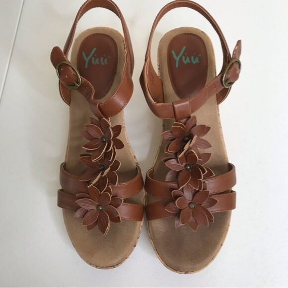 Yuu Roonie Tan Cork Wedge T Strap Flower Detail Open Toe Sandal Women Size 9 - Picture 6 of 13
